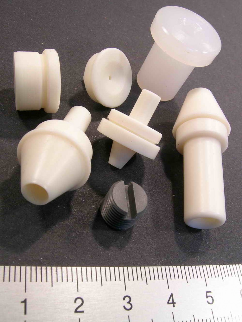 Plastic nozzle